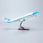 Boeing 747 Air Force One 1:150 – 47 cm / 18.5 in – Opening Interior