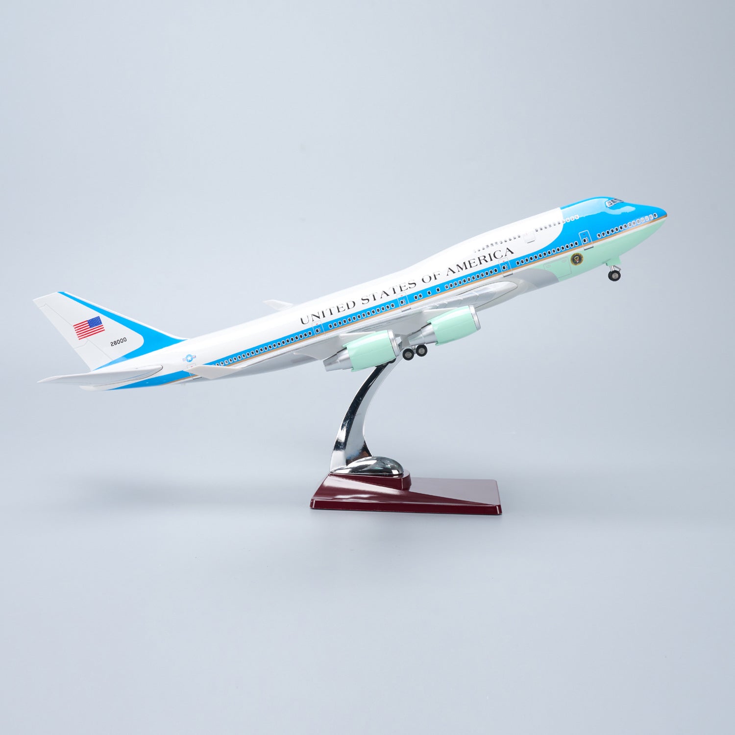 Boeing 747 Air Force One 1:150 – 47 cm / 18.5 in – Opening Interior