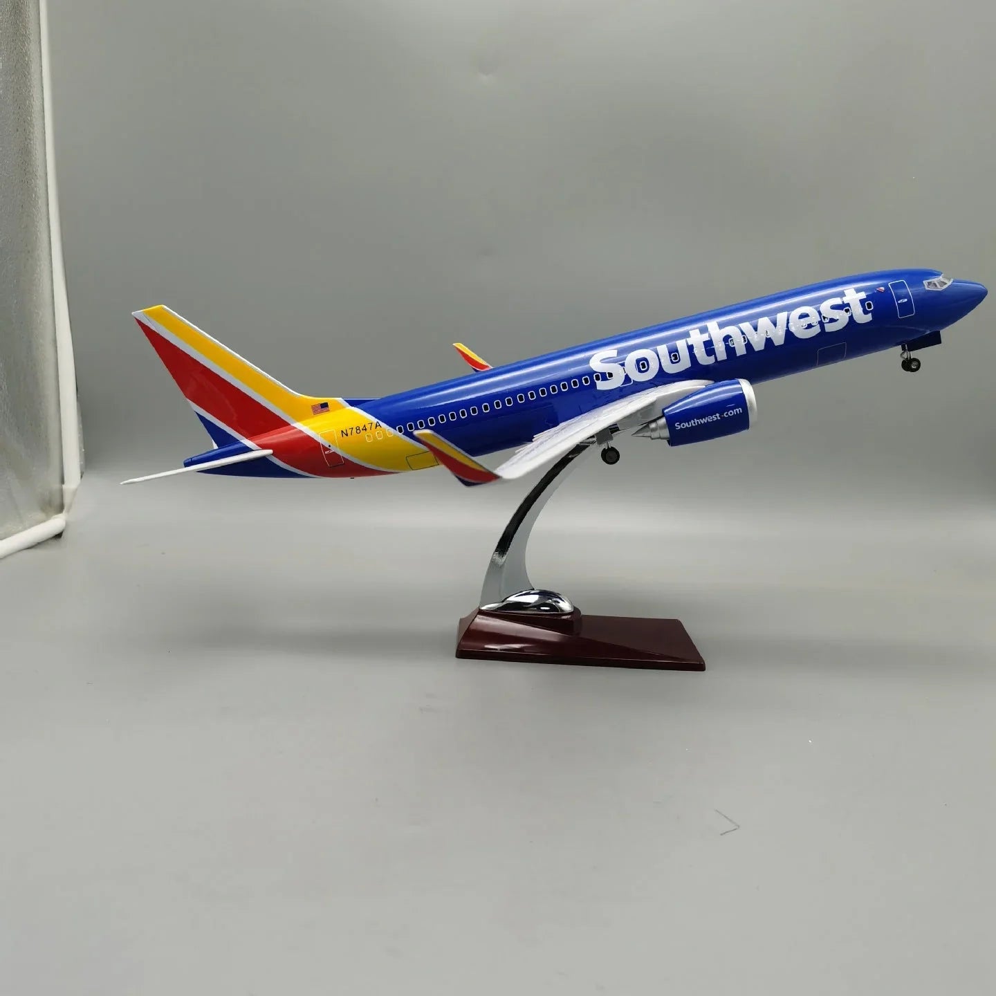 Boeing 737-700 Southwest 1:80 – 47 cm / 18.5 in – LED Lights