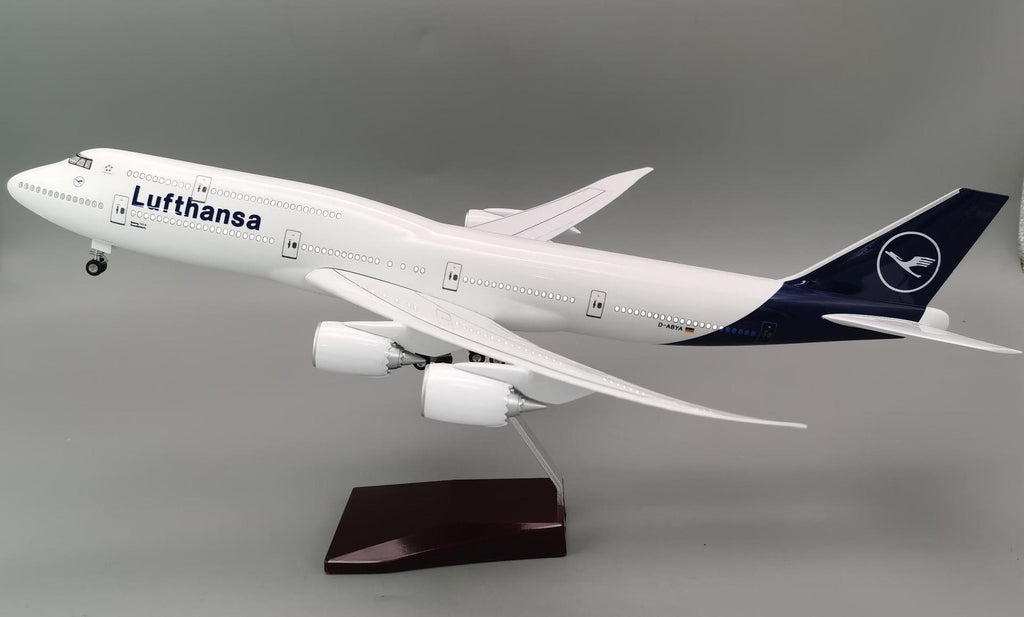 B747 Lufthansa New Painting - Scale 1/150 - 47cm - 18.5 in