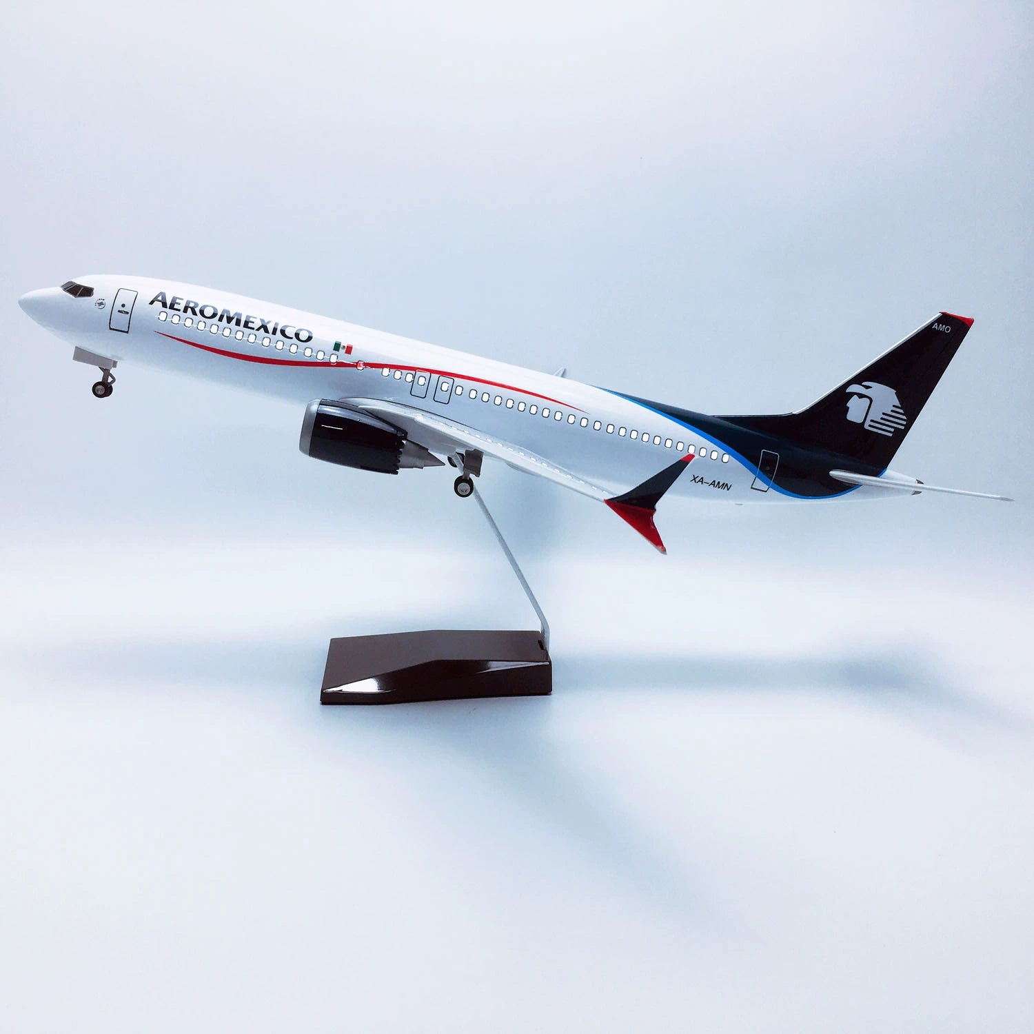 Boeing 737 MAX Aeroméxico – Scale 1:80 (47 cm / 18.5 in)