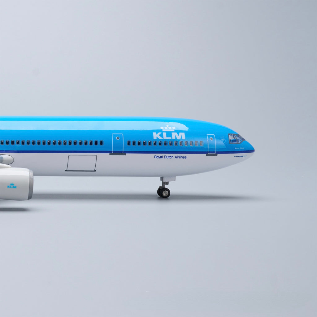 KLM MD-11 McDonnell Douglas – Scale 1:130 – 47 cm/18.5 in – ABS Resin – Optional LED Lights