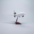 UPS MD-11 McDonnell Douglas – Scale 1:130 – 47 cm/18.5 in – ABS Resin – NO LED Lights
