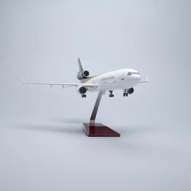 UPS MD-11 McDonnell Douglas – Escala 1:130 – 47 cm/18,5 pulgadas – Resina ABS – SIN luces LED  - Image 5