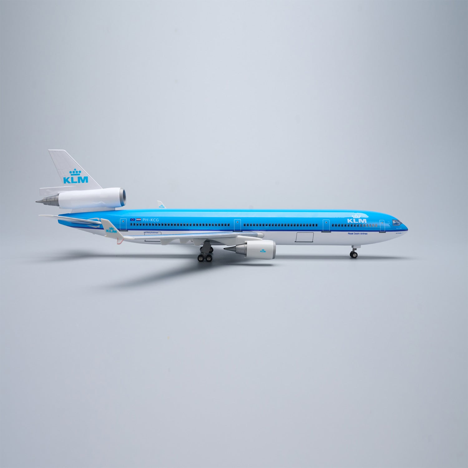 KLM MD-11 McDonnell Douglas – Scale 1:130 – 47 cm/18.5 in – ABS Resin – Optional LED Lights