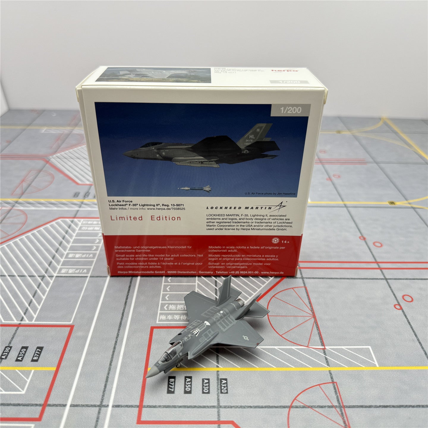 Modelo de avión militar de metal Herpa Wings 1 200 US Air Force F-35A USS Lightnings 11-5020