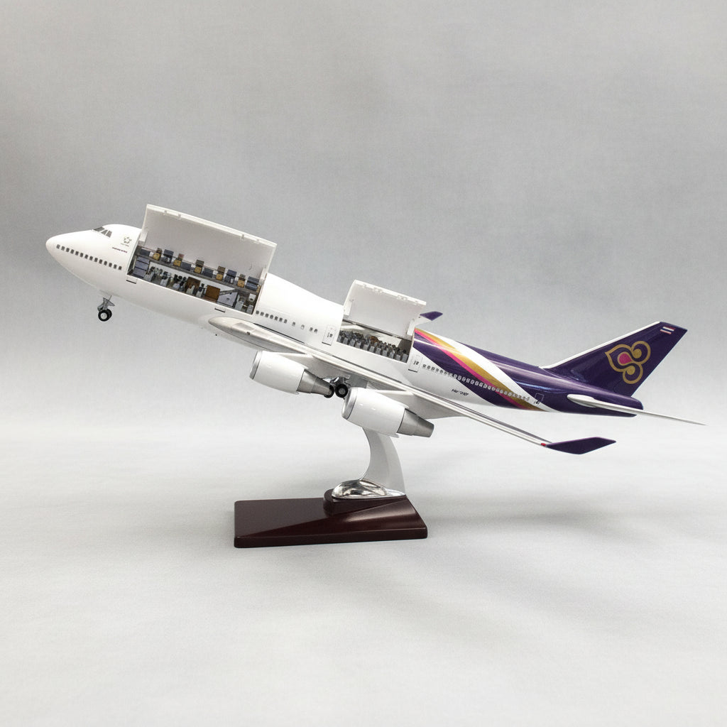Thai Airways Boeing 747-400 1:150 – 47 cm / 18.5 in – Opening Cabin Interior & LED Lights