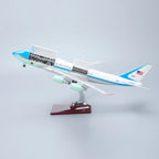 Boeing 747 Air Force One 1:150 – 47 cm / 18.5 in – Opening Interior