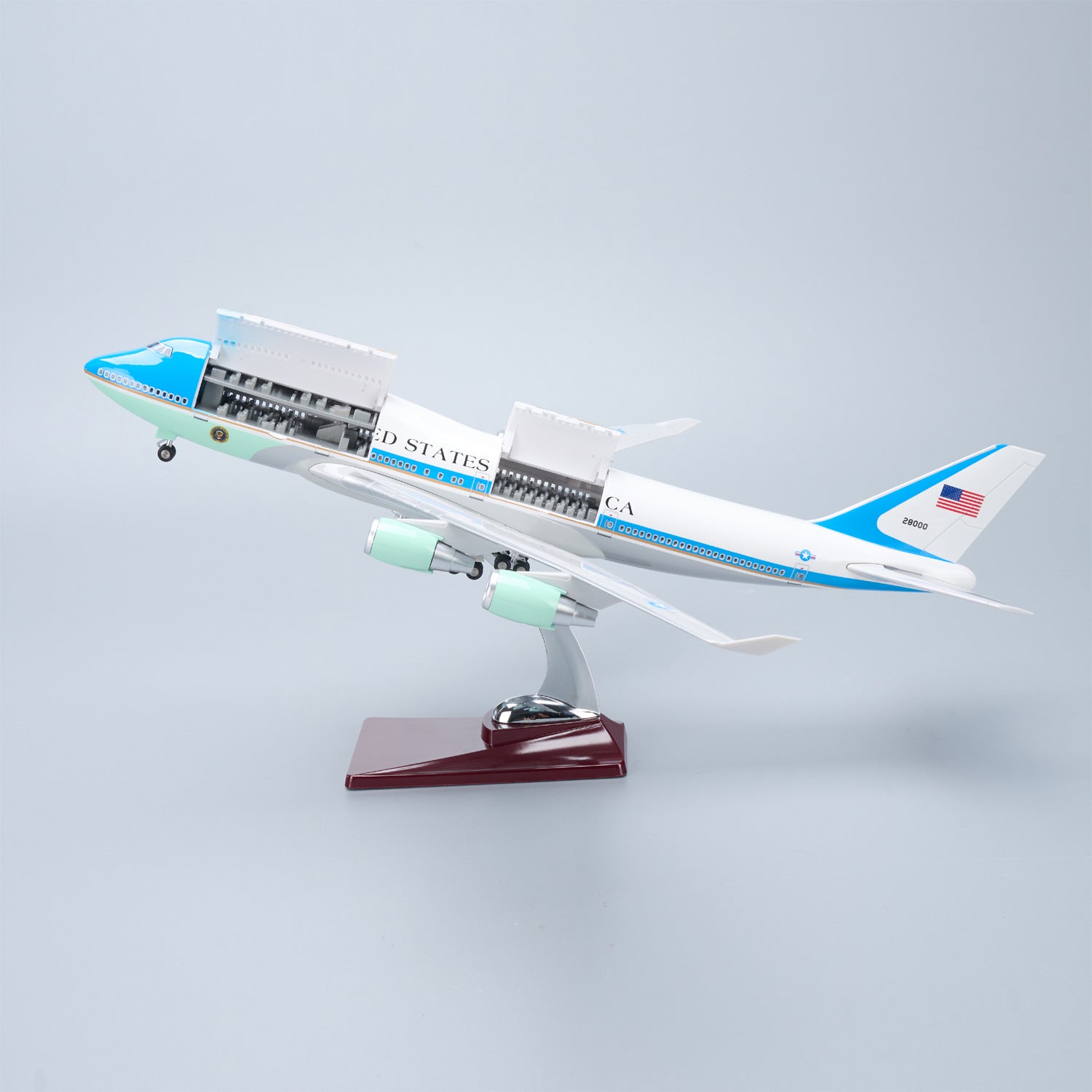 Boeing 747 Air Force One 1:150 – 47 cm / 18.5 in – Opening Interior