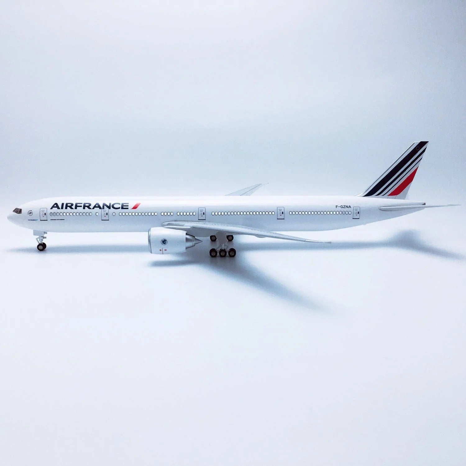 B777 Air France - Scale 1/157 - 47CM - 18,5 in - Airplane Model - Gallery 2