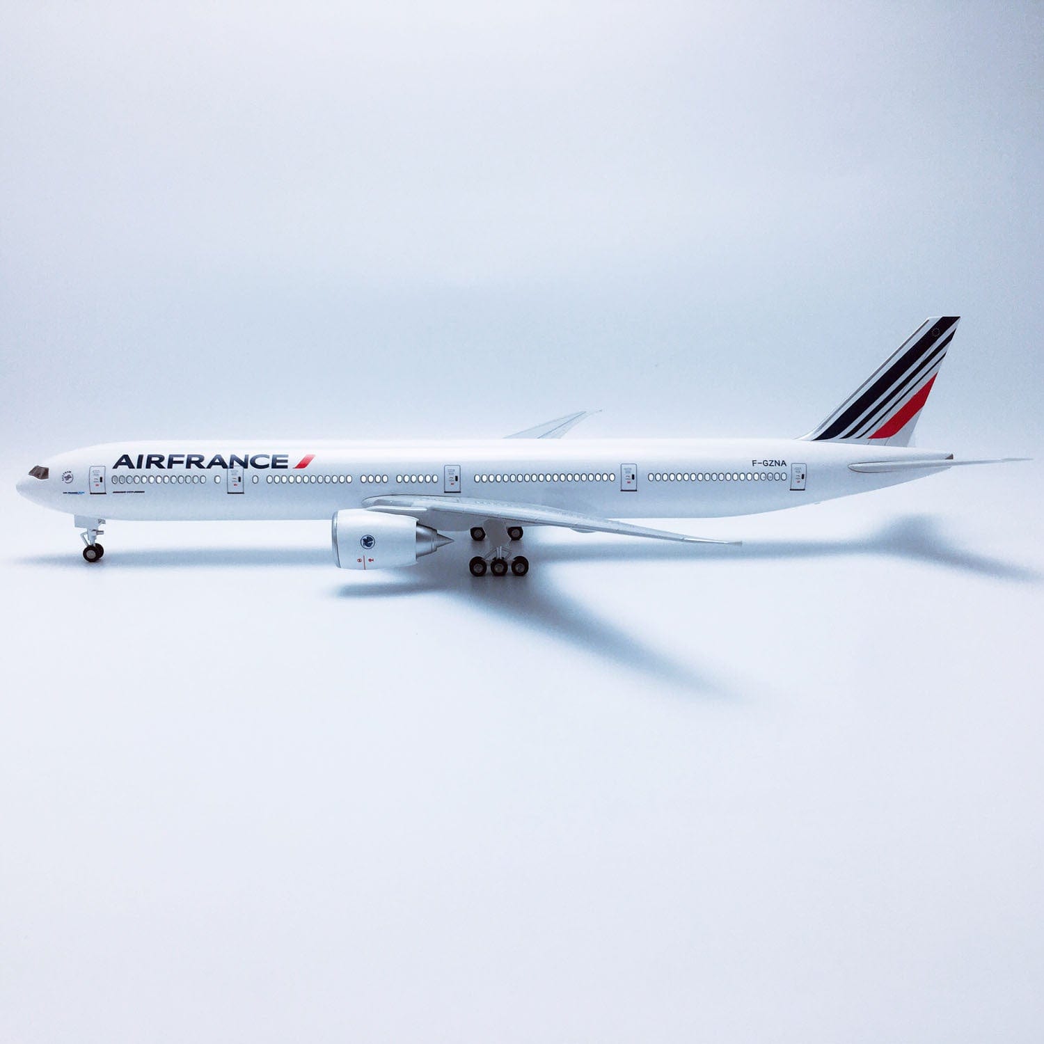 Maqueta de avión B777 de Air France - Escala 1/157 - 47 cm - 18,5 pulgadas