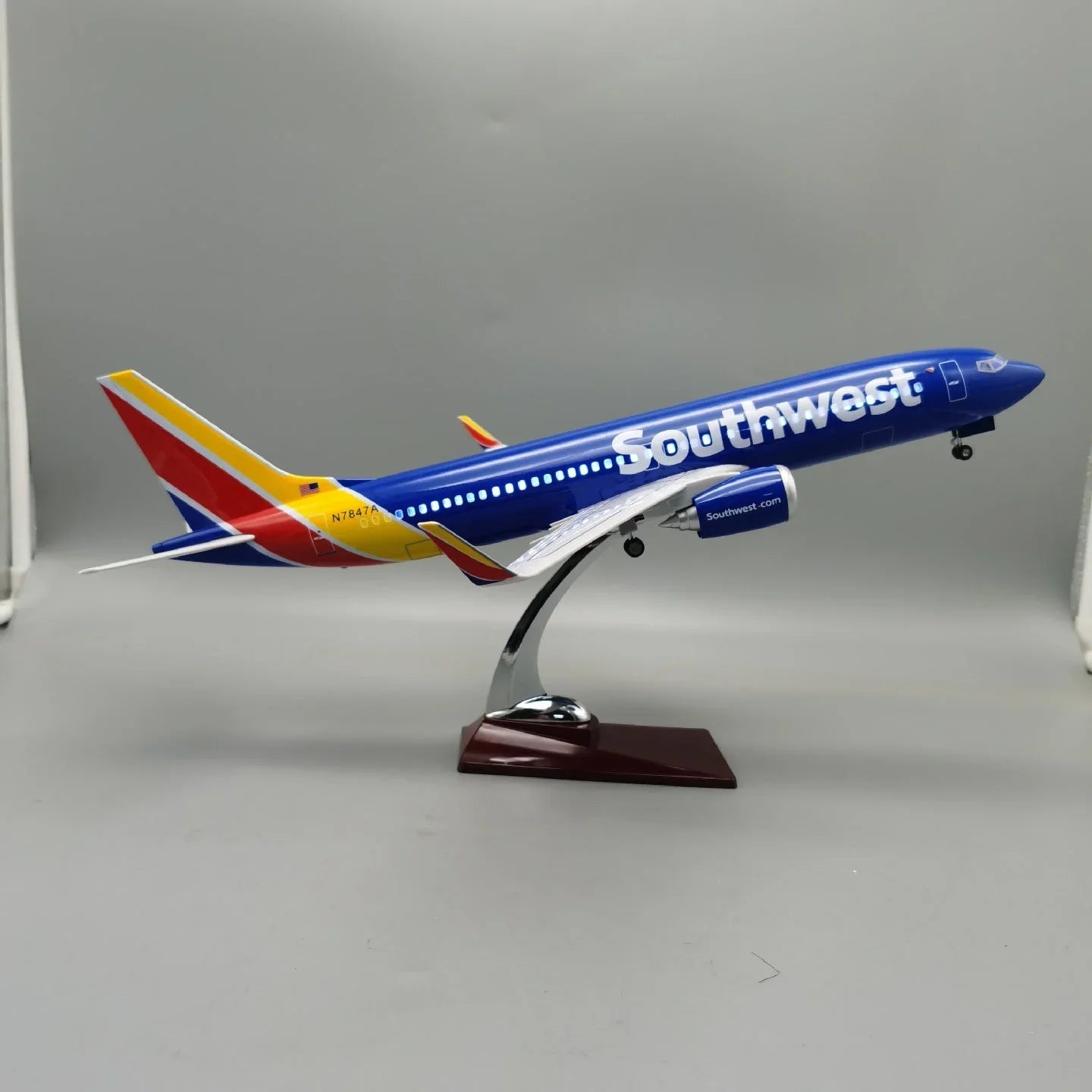 Boeing 737-700 Southwest 1:80 – 47 cm / 18.5 in – LED Lights