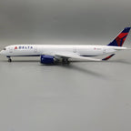 Airbus A350 Delta Airlines 1:142 – 47 cm / 18.5 in – LED Lights