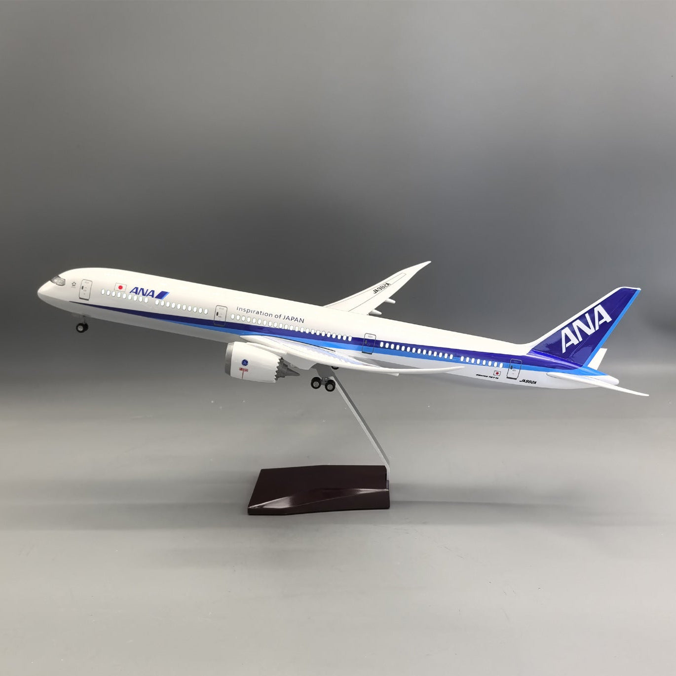 ANA Boeing 787-10 Dreamliner 1:145 – 48 cm / 18.9 in – Inspiration of Japan Edition
