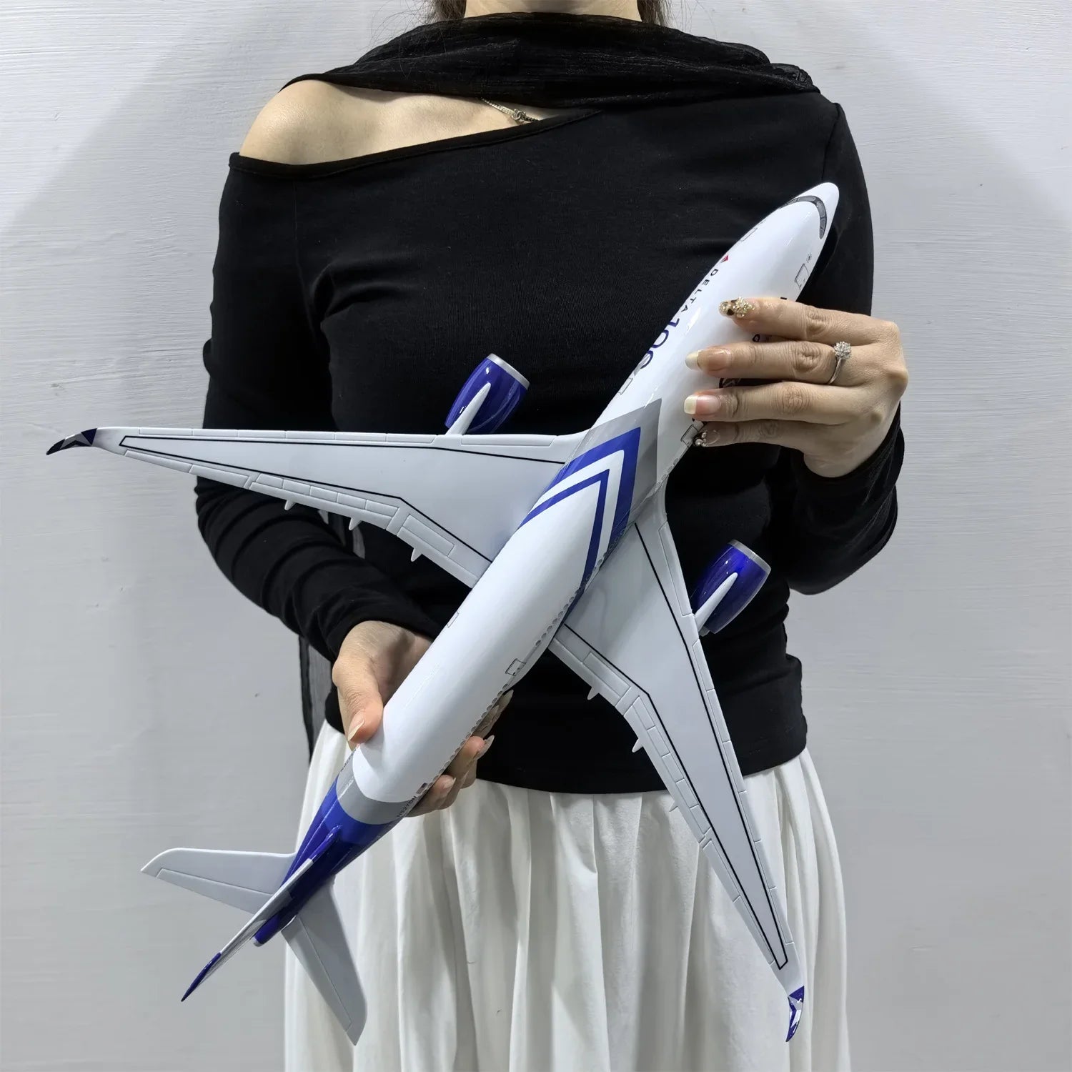 A350 Delta Airlines 1:142 – 47 cm / 18.5 in – 100 YEARS Commemorative - Gallery 7