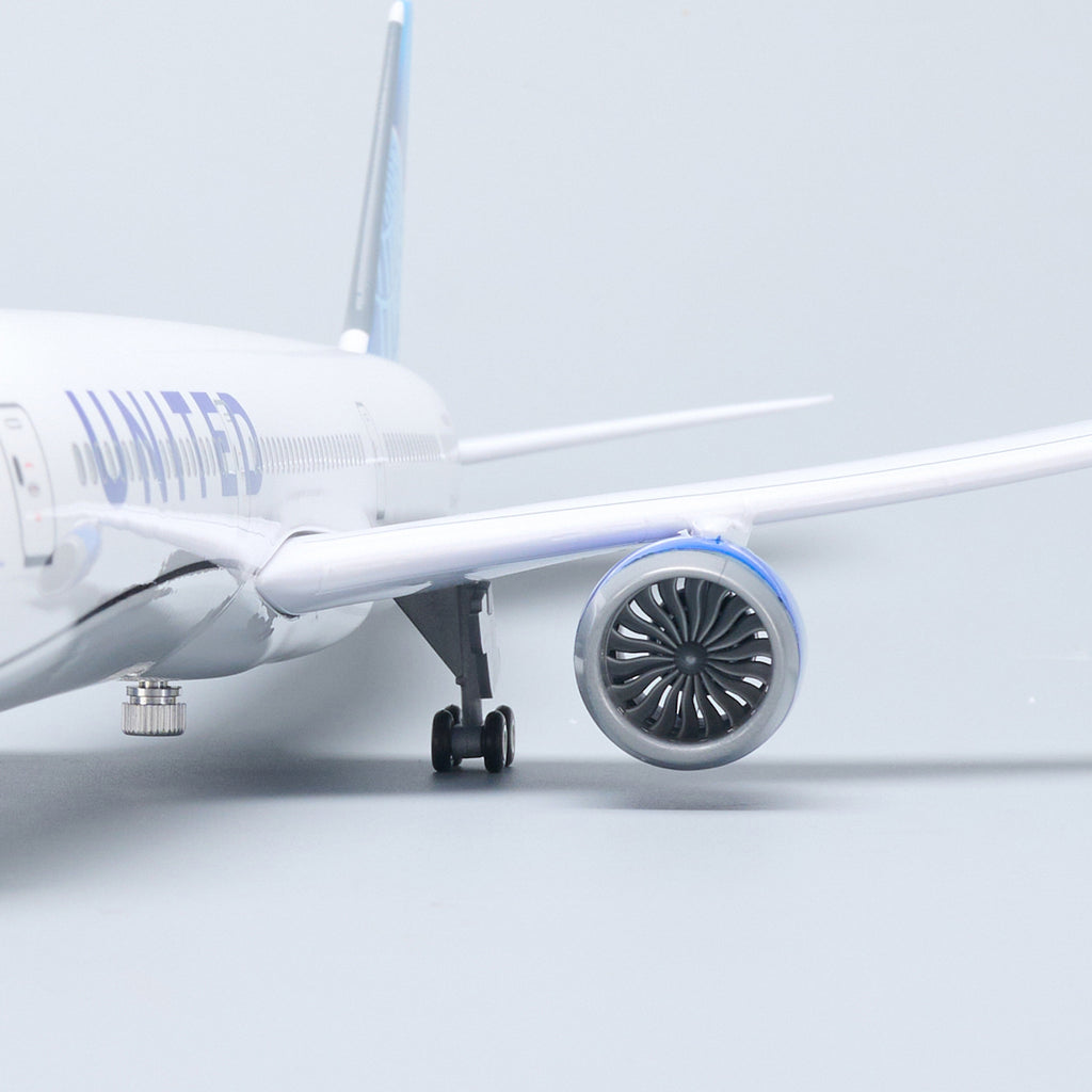 United Airlines Boeing 787-10 1:145 – 47 cm / 18.5 in – LED Lights