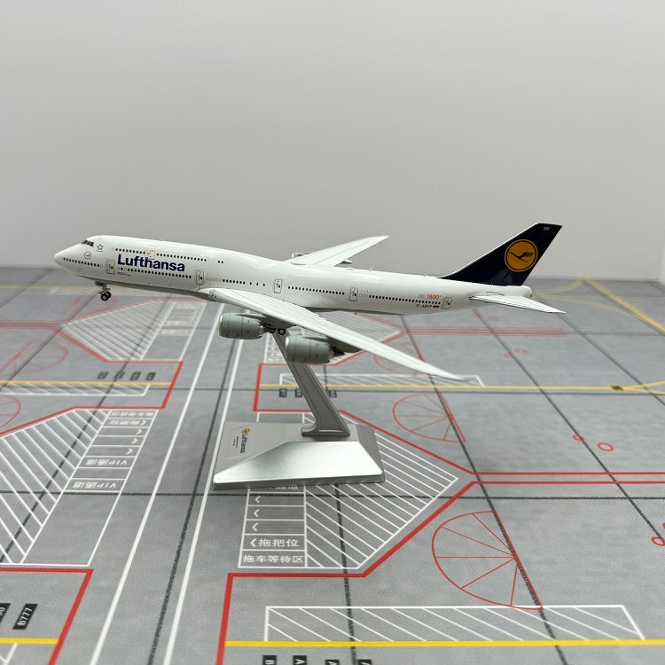 Lufthansa Boeing 747-8 D-ABYD / D-ABYI  Scale 1:400  YY Wings  19.1 cm