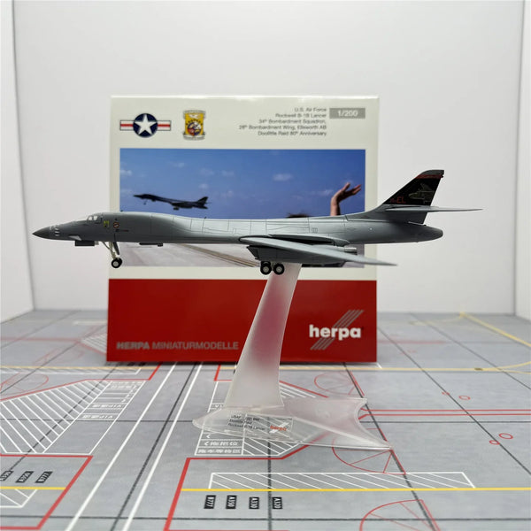 United States Air Force Rockwell B-1B Lancer 85-0060  Scale 1:200  Herpa Wings  22.25 cm