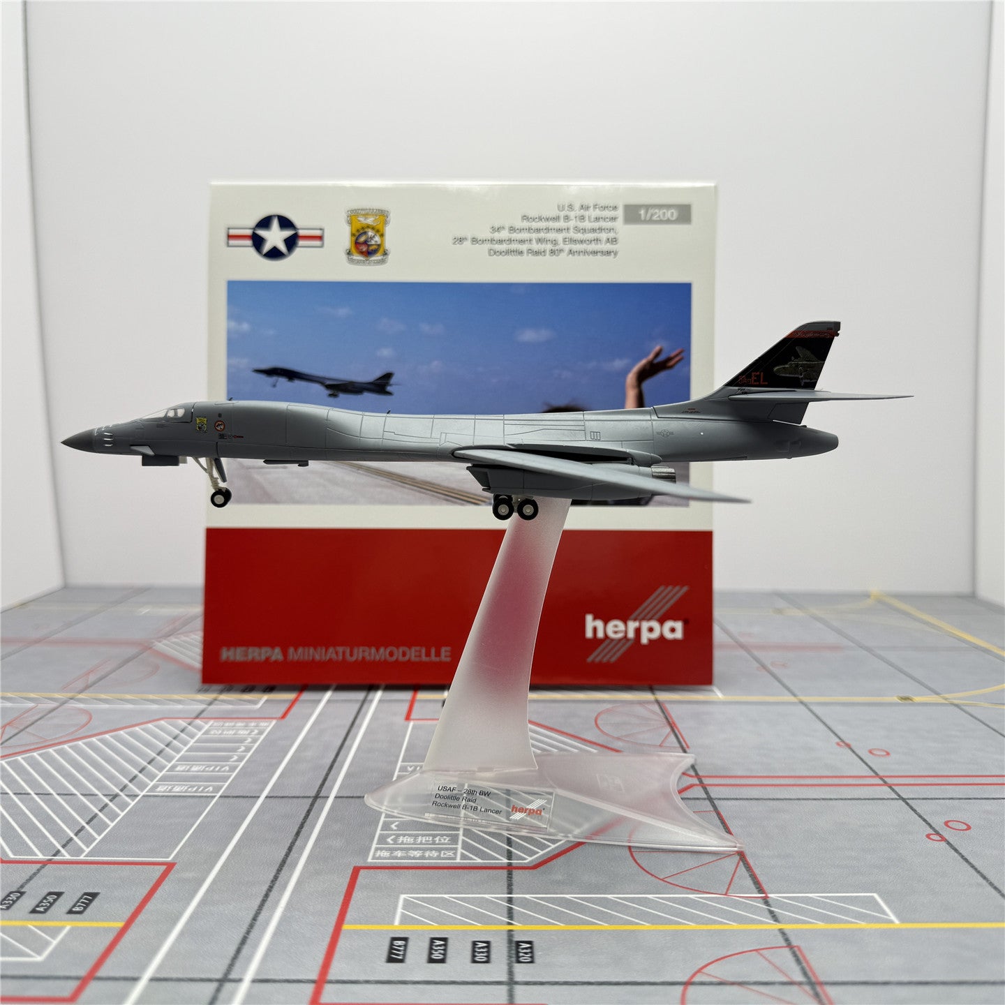 United States Air Force Rockwell B-1B Lancer 85-0060 Maßstab 1:200 Herpa Wings 22,25 cm