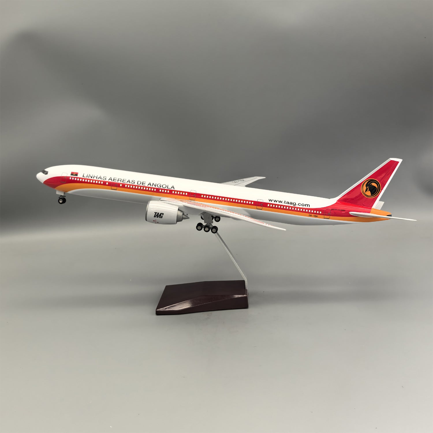 B777 TAAG Angola Airlines - ESCALA 1/157 - 47 CM - 18,5 PULGADAS