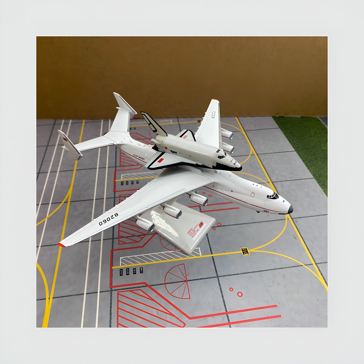 YY Wings 1/400 Antonov AN225 Buran space shuttle