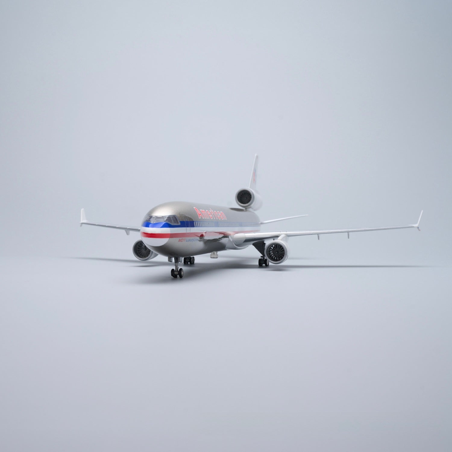 American Airlines MD-11 McDonnell Douglas – Scale 1:130 – 47 cm