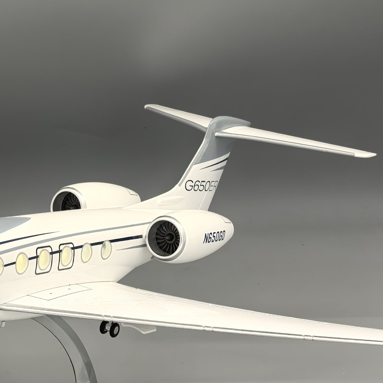 Gulfstream G650ER – Scale 1:50 –  17.7 in - 45 cm – Resin – Premium Display Stand