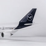 B747 Lufthansa New Painting - Scale 1/150 - 47cm - 18.5 in - Thumbnail 2