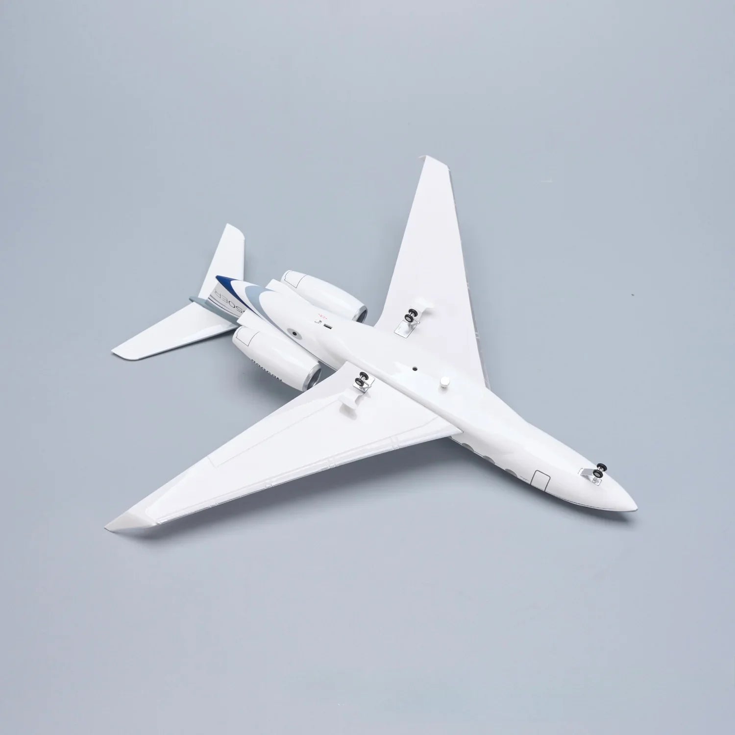 Gulfstream G650ER – Scale 1:50 –  17.7 in - 45 cm – Resin – Premium Display Stand - Gallery 11