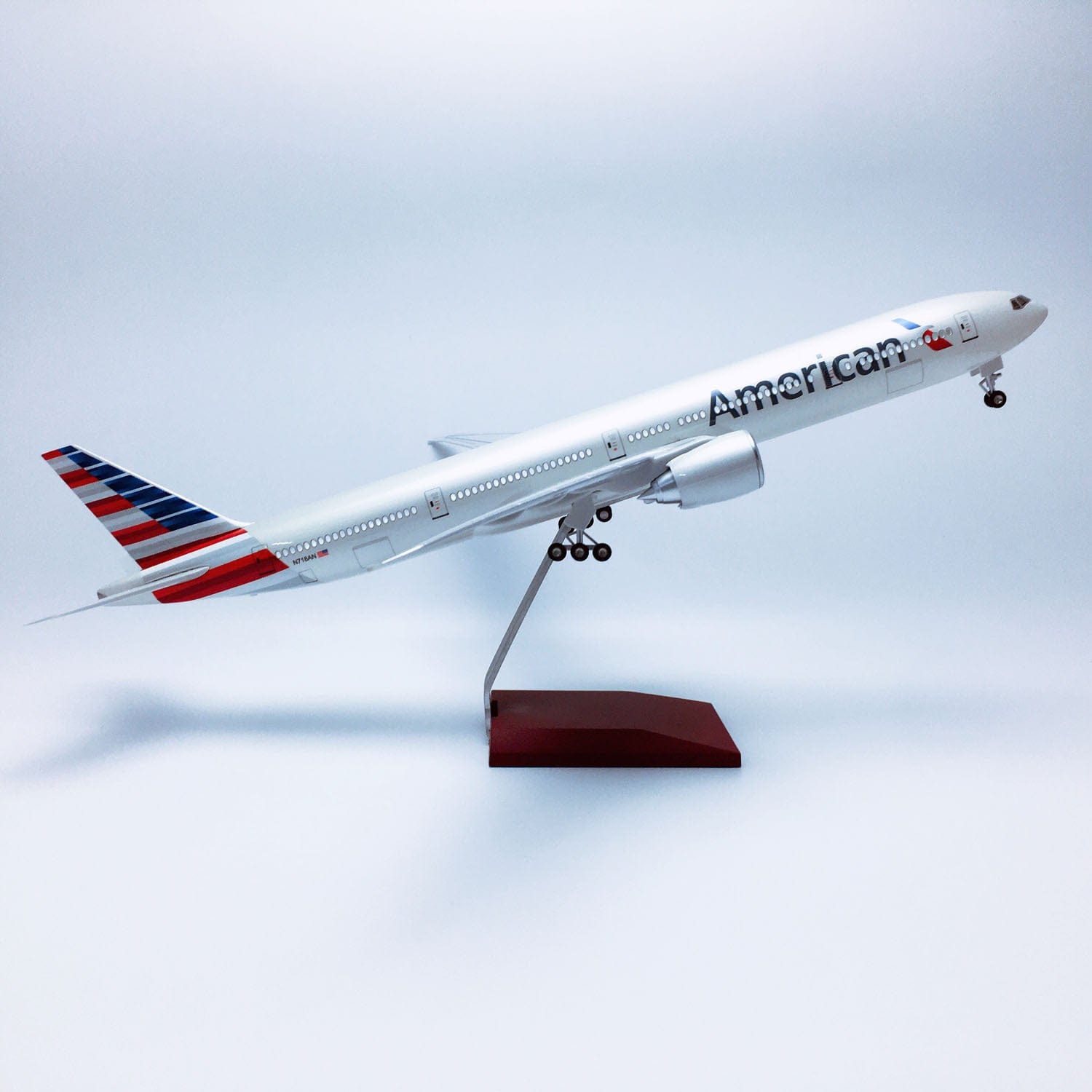 B777 American Airlines - Scale 1/157 - 47CM - 18,5 in - Airplane Model