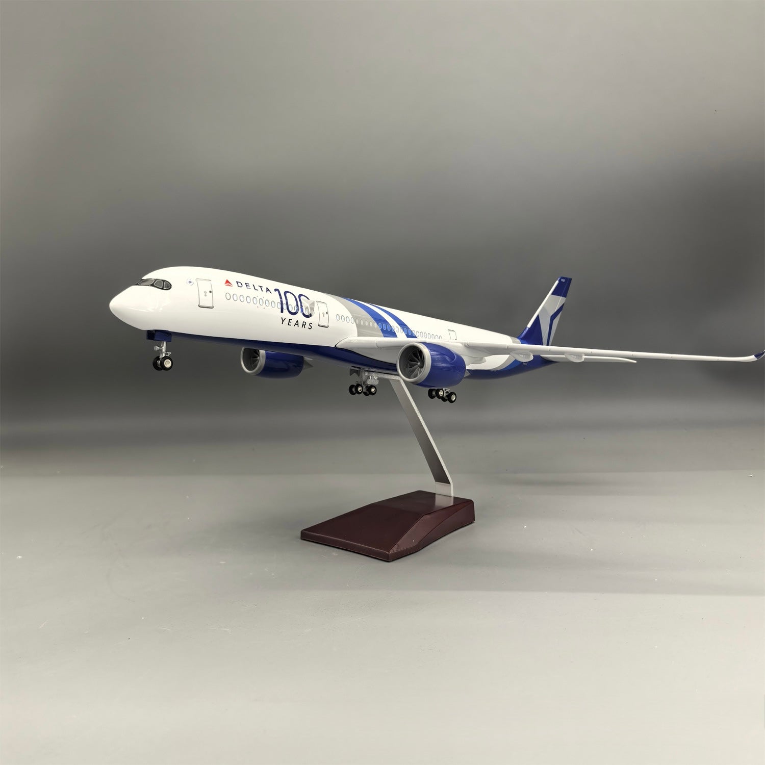 Delta Airlines 100 YEARS Commemorative Model A350 Delta Airlines - Scale 1/142 - 47CM - 18,5 in