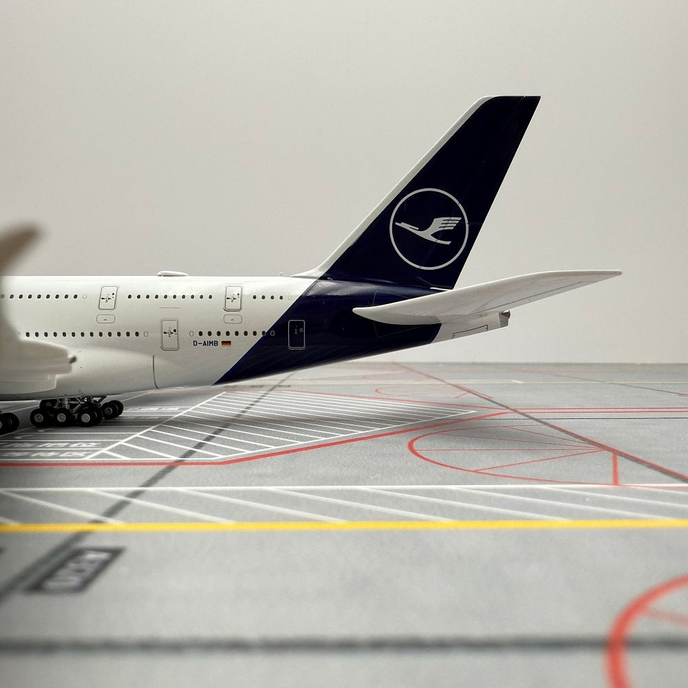 Lufthansa Airbus A380 D-AIMB / D-AIMC  Scale 1:400  YY Wings  18.19 cm