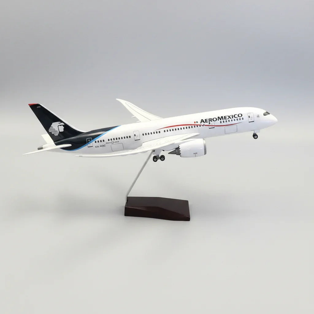 Aeromexico Boeing 787-8 Dreamliner 1:130 – 43 cm / 16.9 in – LED Lights - Gallery 1