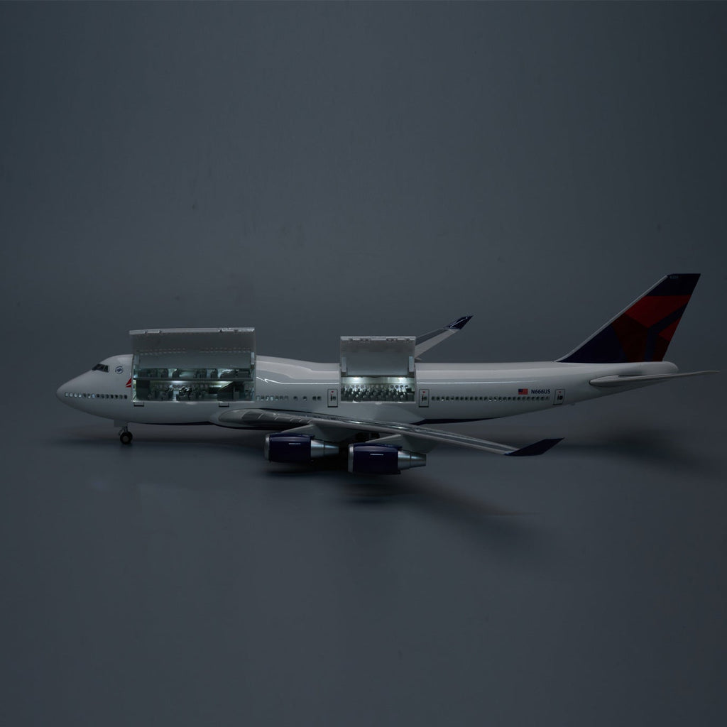 Boeing 747 Delta Classic Livery 1:150 – 47 cm / 18.5 in – Opening Interior
