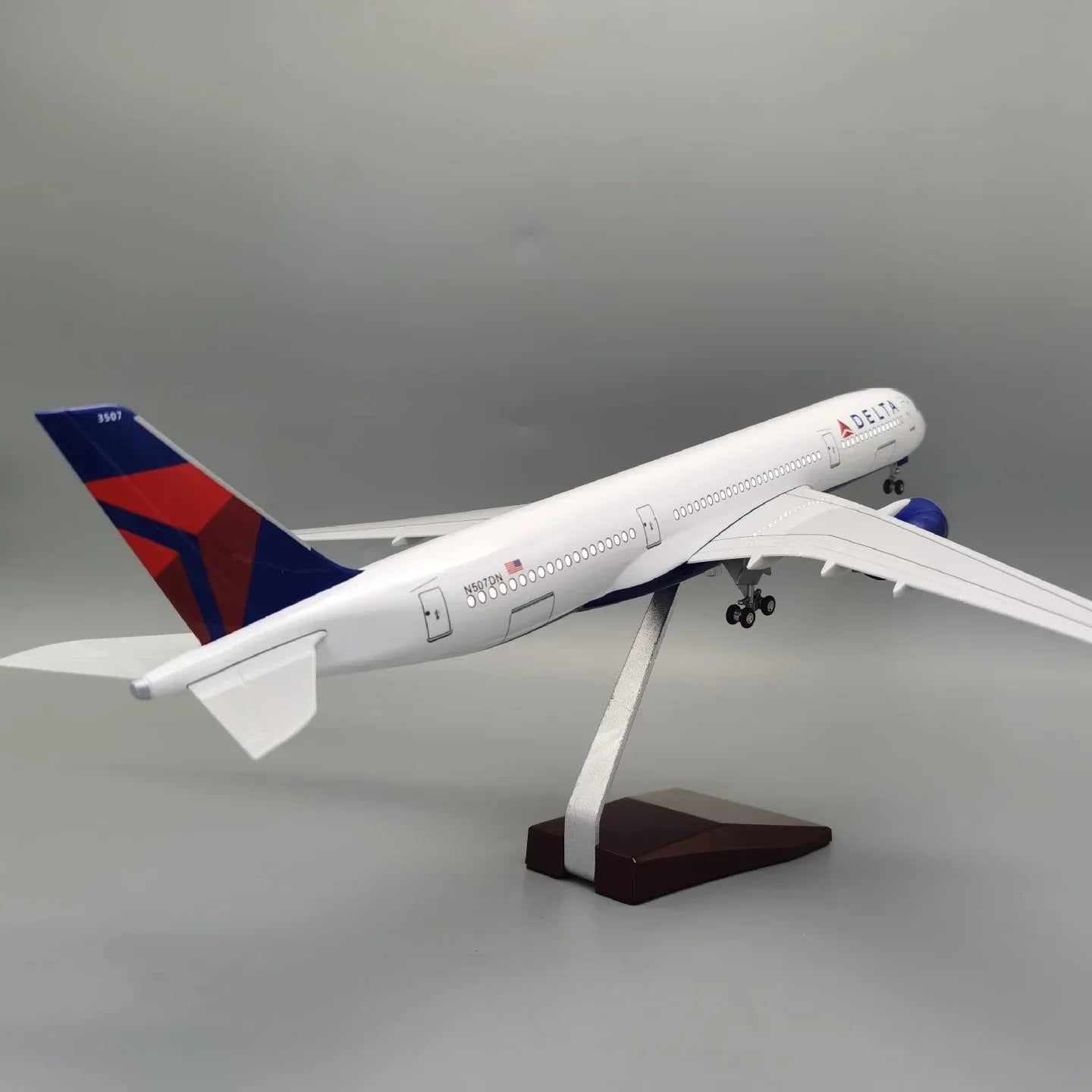 Airbus A350 Delta Airlines 1:142 – 47 cm / 18.5 in – LED Lights
