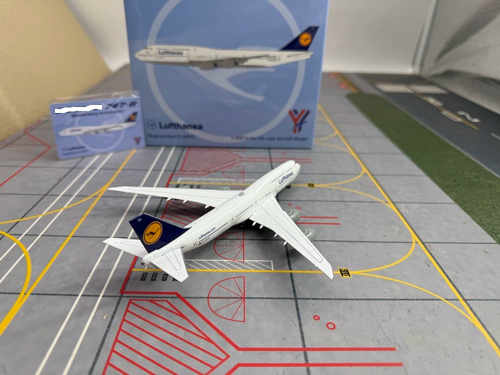 Lufthansa Boeing 747-8 D-ABYD / D-ABYI  Scale 1:400  YY Wings  19.1 cm