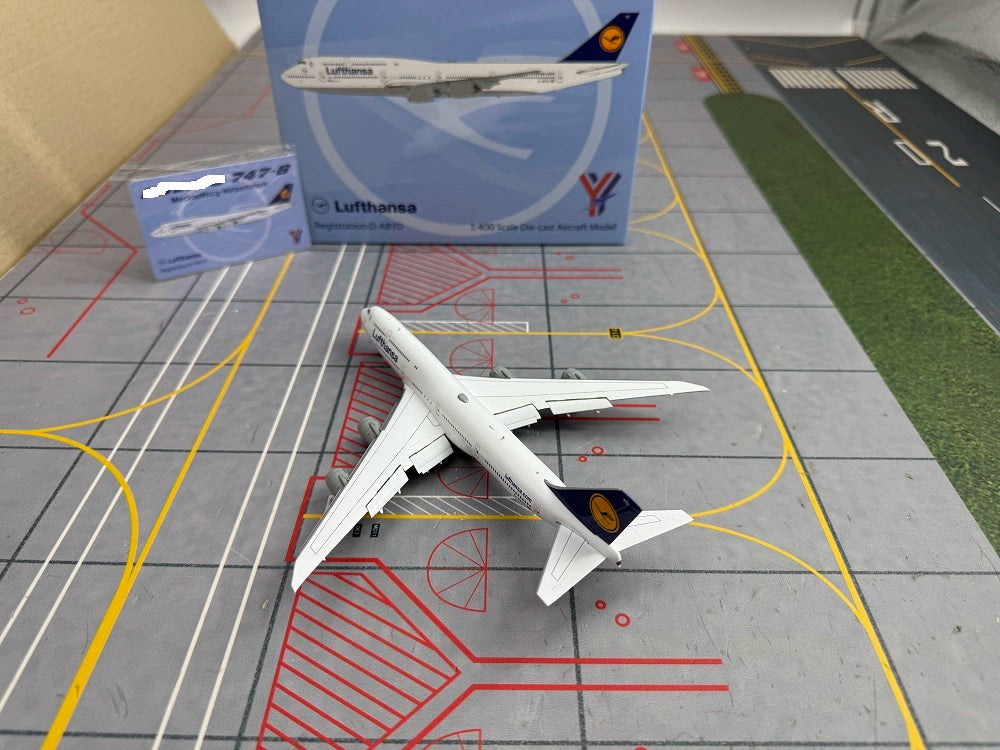 Lufthansa Boeing 747-8 D-ABYD / D-ABYI  Scale 1:400  YY Wings  19.1 cm