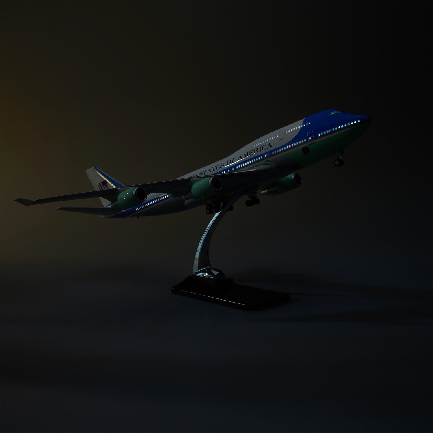 Boeing 747 Air Force One 1:150 – 47 cm / 18.5 in – Opening Interior
