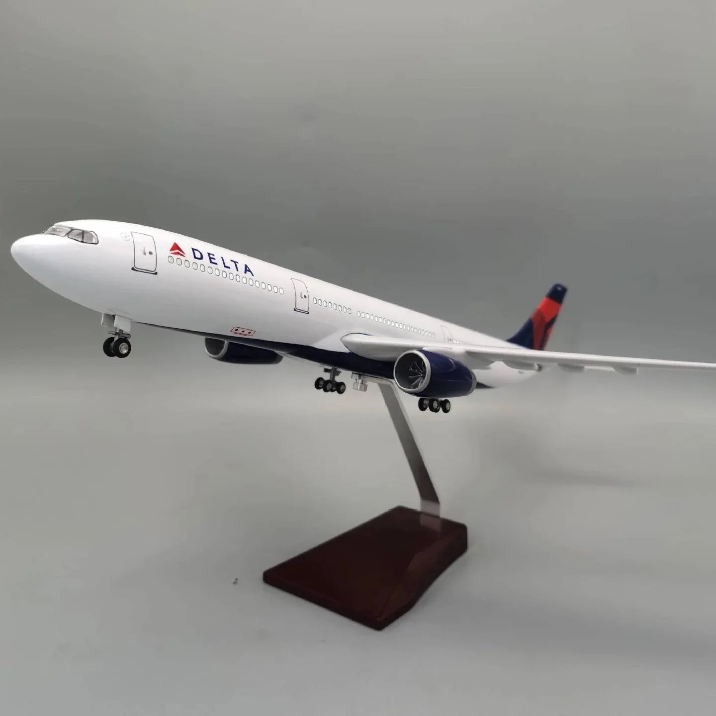 A330 Delta Airlines - Escala 1/135 - 47 cm - 18,5 pulgadas - Modelo de avión - Gallery 13
