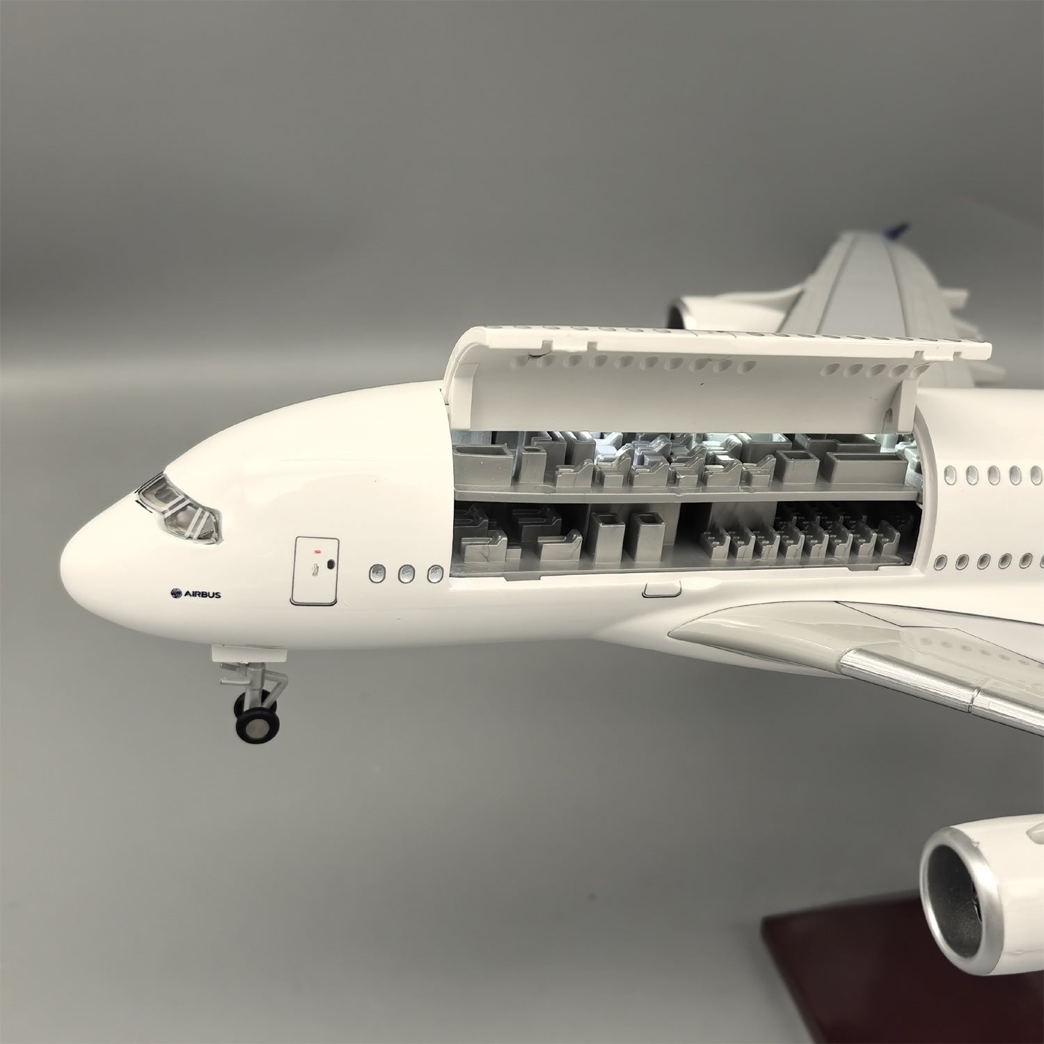 Maqueta de exhibición del interior del Airbus A380 (escala 1:160) – Flying Dreams – 45,5 cm