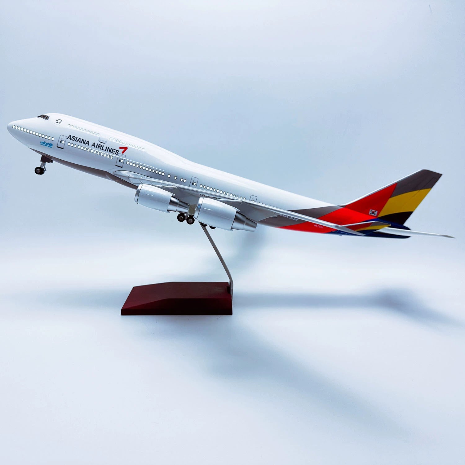 B747 Asiana Airlines - Escala 1/157 - L: 47 cm
