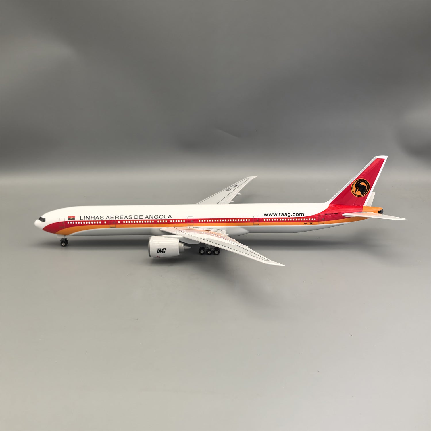 B777 TAAG Angola Airlines - ESCALA 1/157 - 47 CM - 18,5 PULGADAS