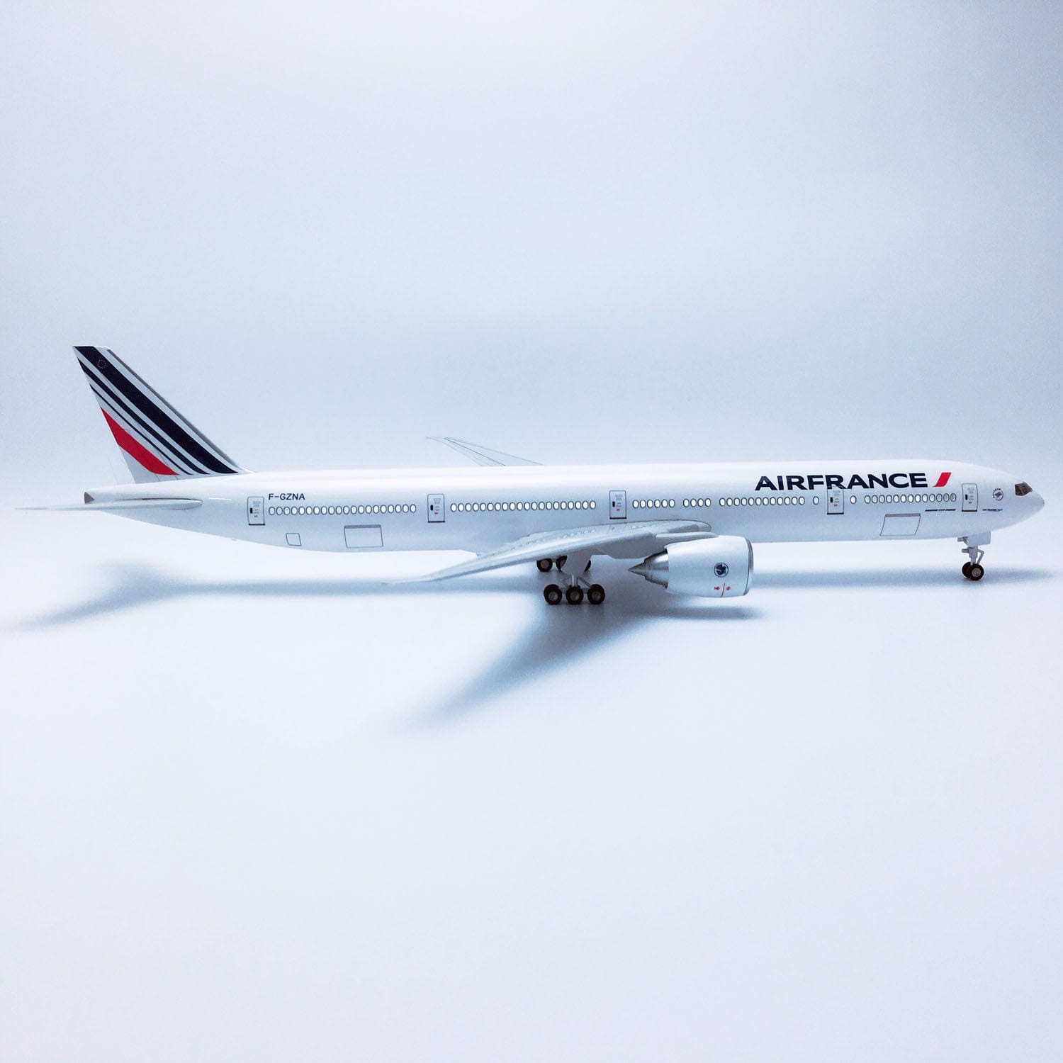 Maqueta de avión B777 de Air France - Escala 1/157 - 47 cm - 18,5 pulgadas