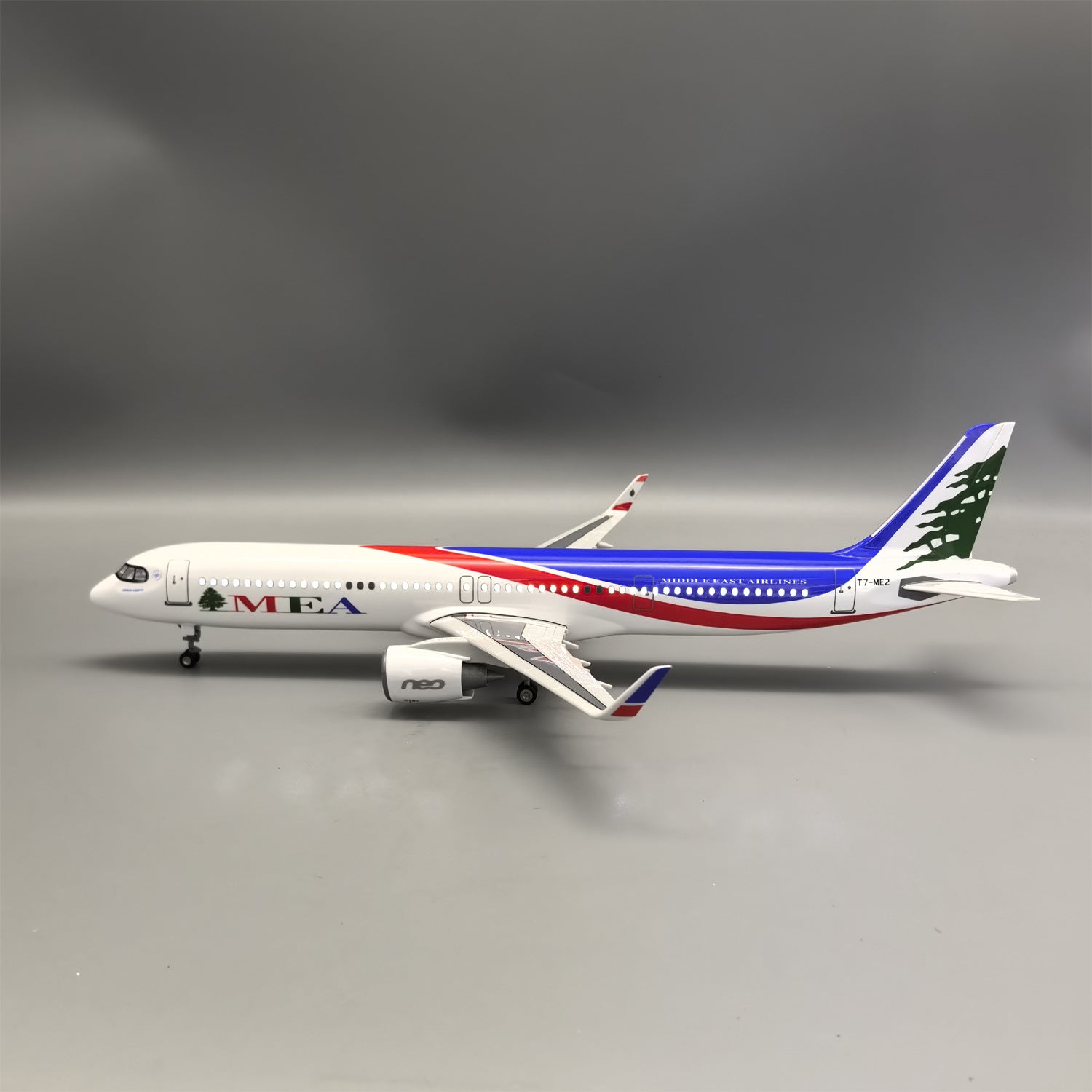 A321NEO MIDDLE EAST AIRLINES - SCALE 1/100 - 44CM - 18.5 IN - AIRPLANE MODEL