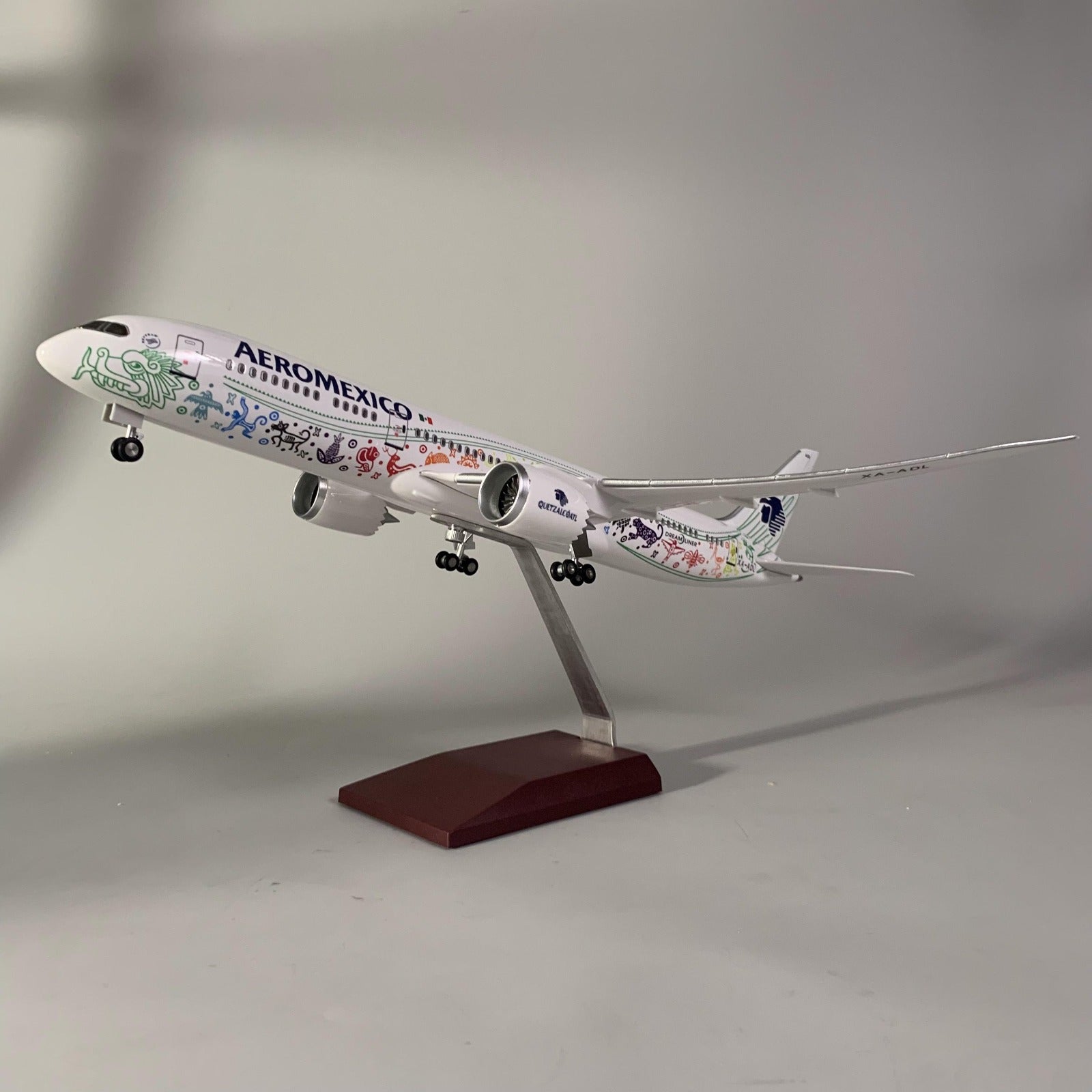 Boeing 787-9 Aeroméxico "Quetzalcóatl" – Escala 1:130 (43 cm / 16,9 in)  - Gallery 4