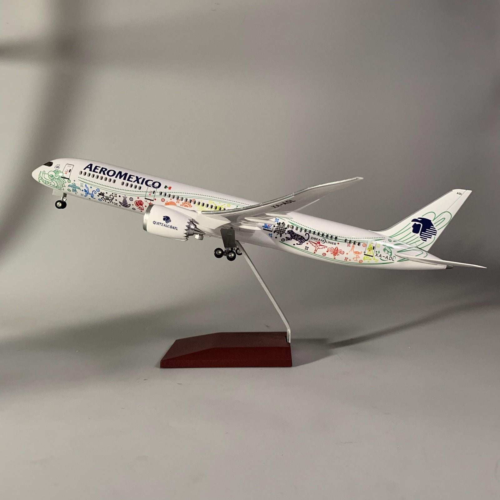 Boeing 787-9 Aeroméxico "Quetzalcóatl" – Escala 1:130 (43 cm / 16,9 in)  - Gallery 7