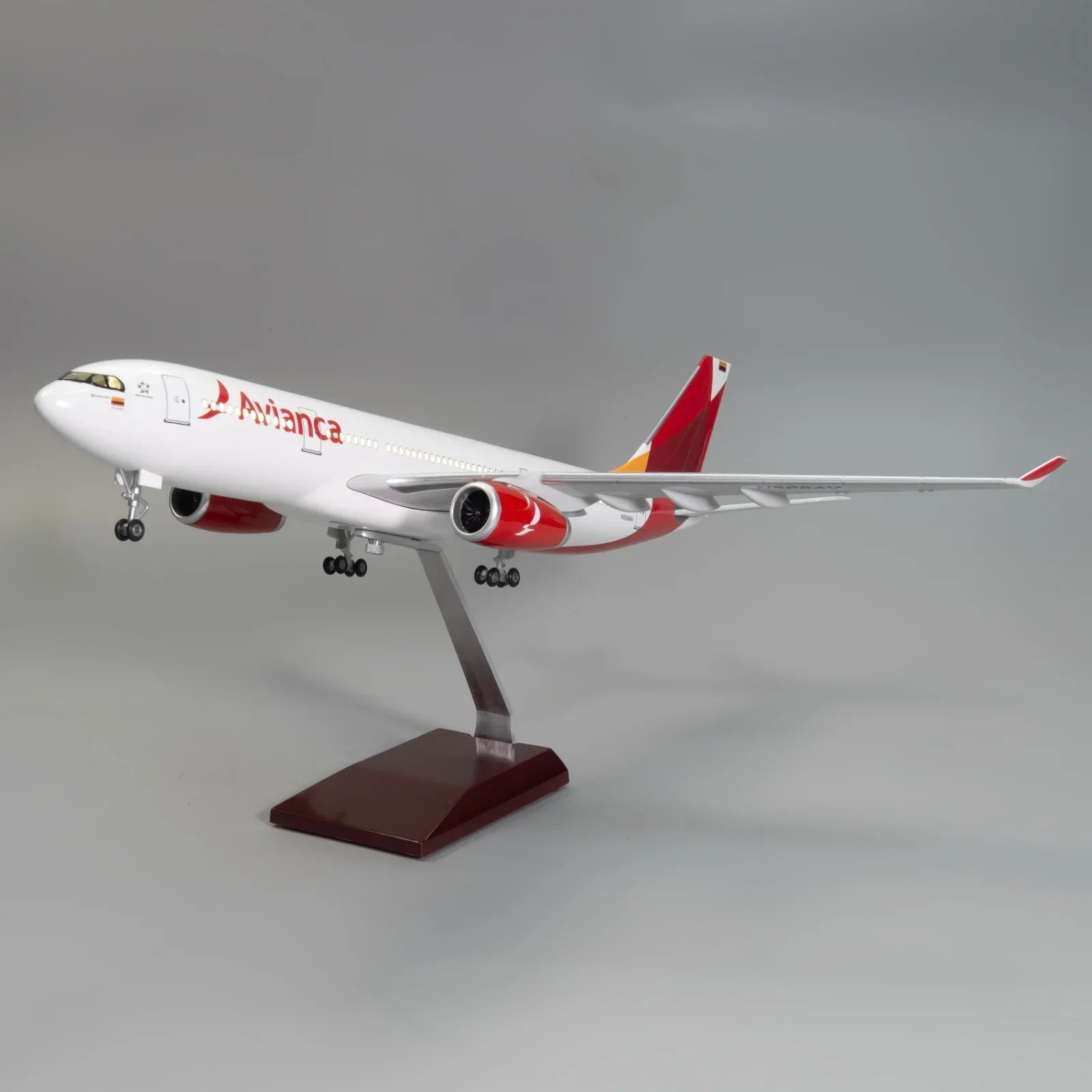 A330 Avianca - scale 1/135 - 47cm - 18.5 in - Airplane Model - Gallery 3