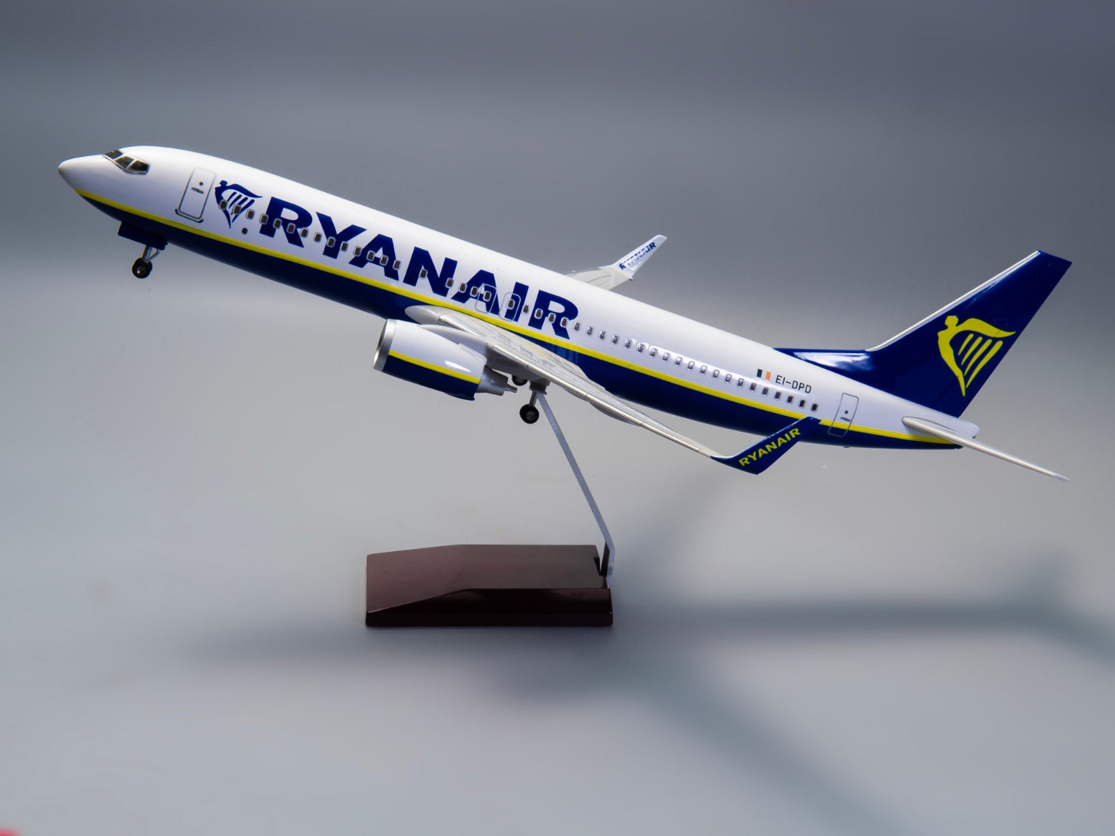 طائرة B737-800 رايان إير - مقياس 1/80 - 47 سم - 18.5 بوصة - نموذج طائرة