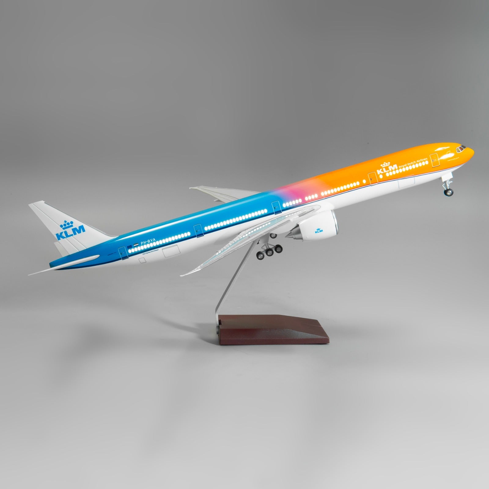 B777  KLM - ORANGE PRIDE - Scale 1/157 - 47cm - 18.5 in - Airplane Model