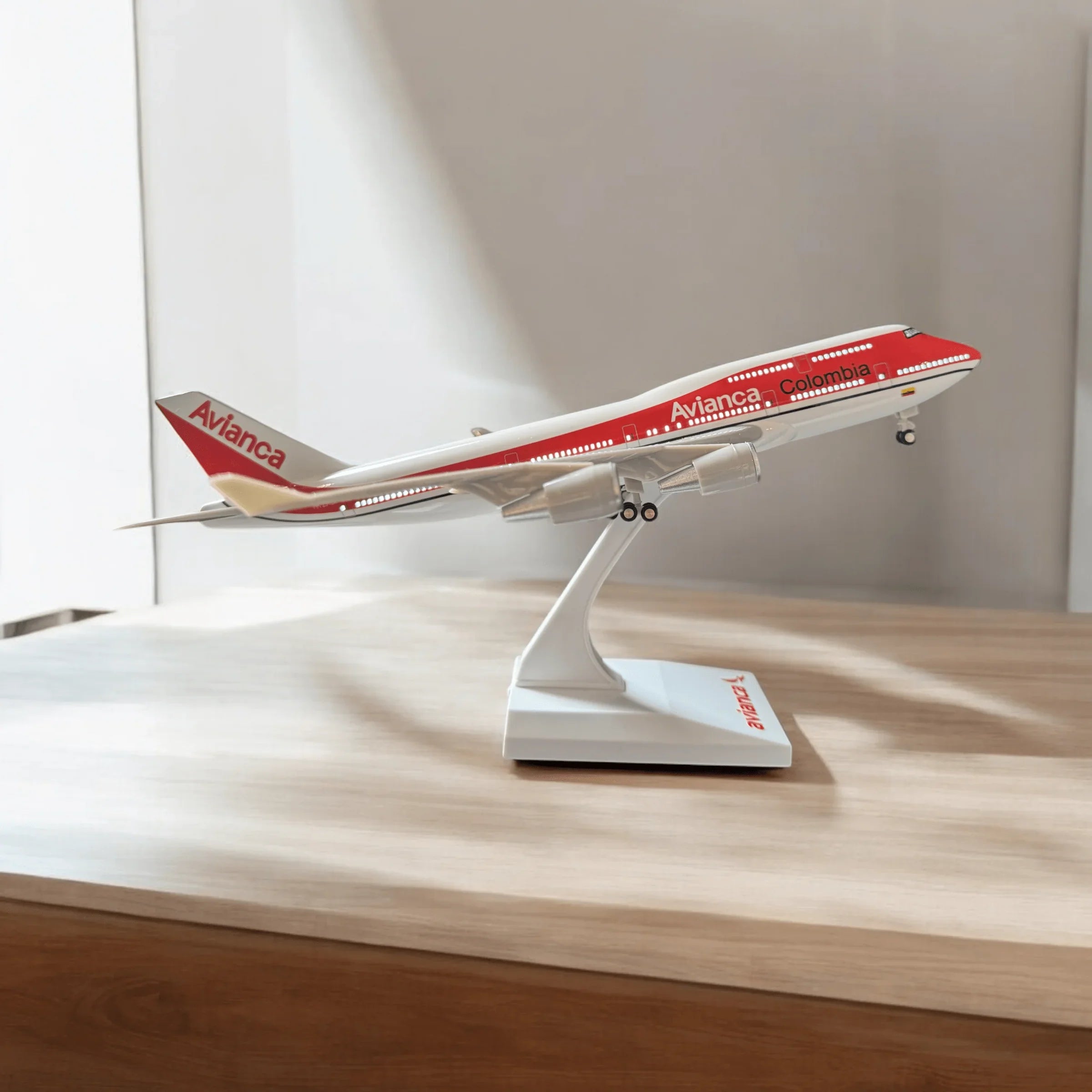 B747 AVIANCA - 30cm - 11.8in - LED & Sound - Airplane Model - Gallery 3